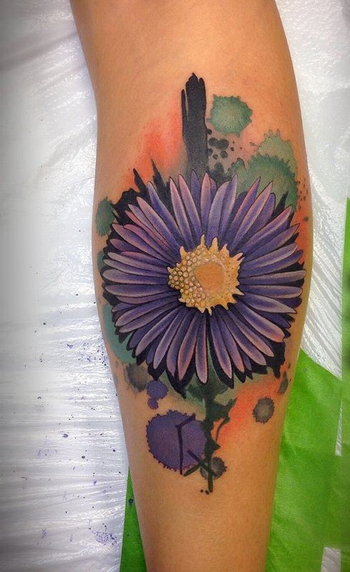 Großartige Aquarell Aster Blume Tattoo am Arm